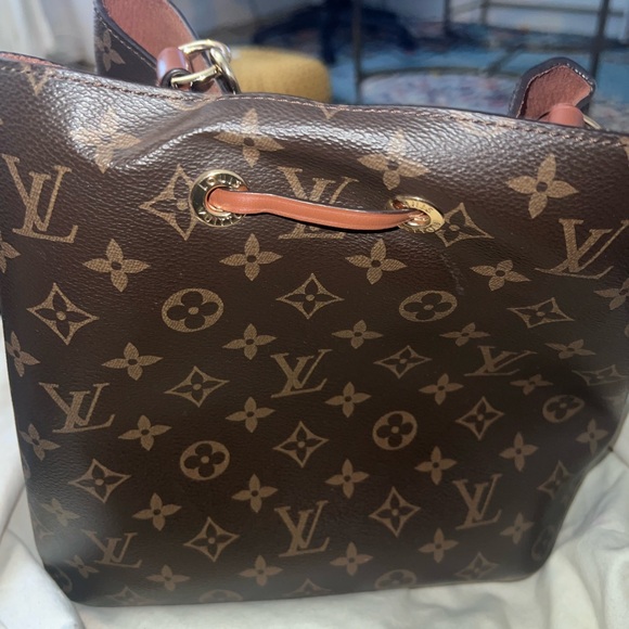 LOUIS VUITTON Neonoe MM Monogram Canvas Shoulder Bag - Picture 10 of 10